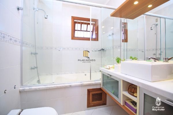 Casa para Venda - 205m², 3 dormitórios, sendo 1 suites, 2 vagas - Altos Do Ipê