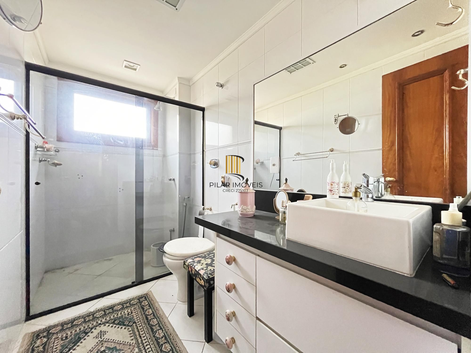 Apartamento na Tristeza  com 3 dormitórios, 1 suite, sacada , churrasqueira e 3 