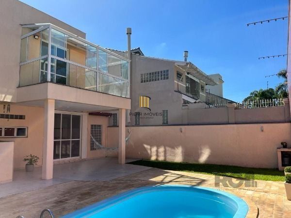 Casa em Porto Alegre, no bairro Nonoai, com 4 dormitório(s), à venda.