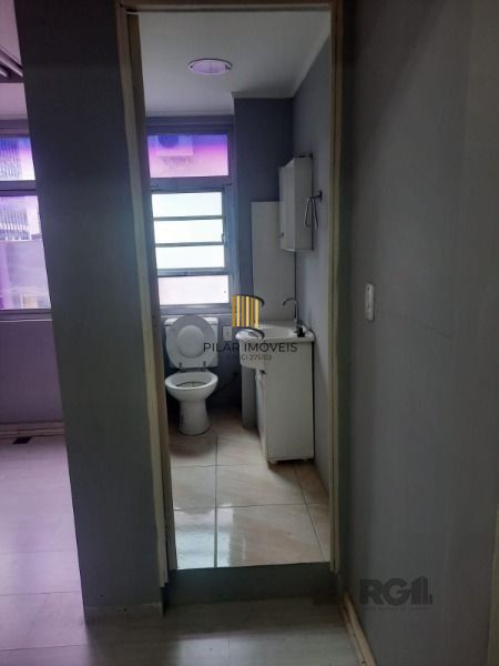 Conjunto/Sala em Porto Alegre, no bairro Centro Histórico, e 0 banheiros, à vend