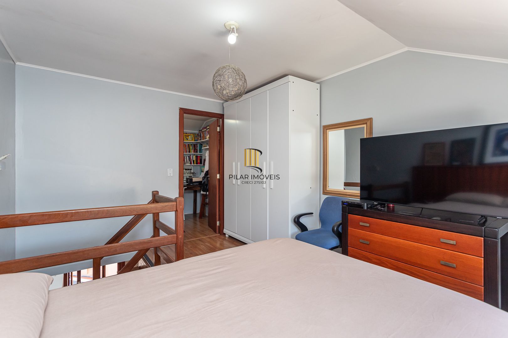 Casa em condomínio à venda com 97m², 2 dormitórios e 2 vagas, no bairro Tristeza em Porto Alegre.