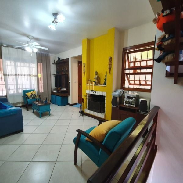 Residência c/ 185m², 3 dormitórios, sendo 1 suites, 2 vagas - Bahamas