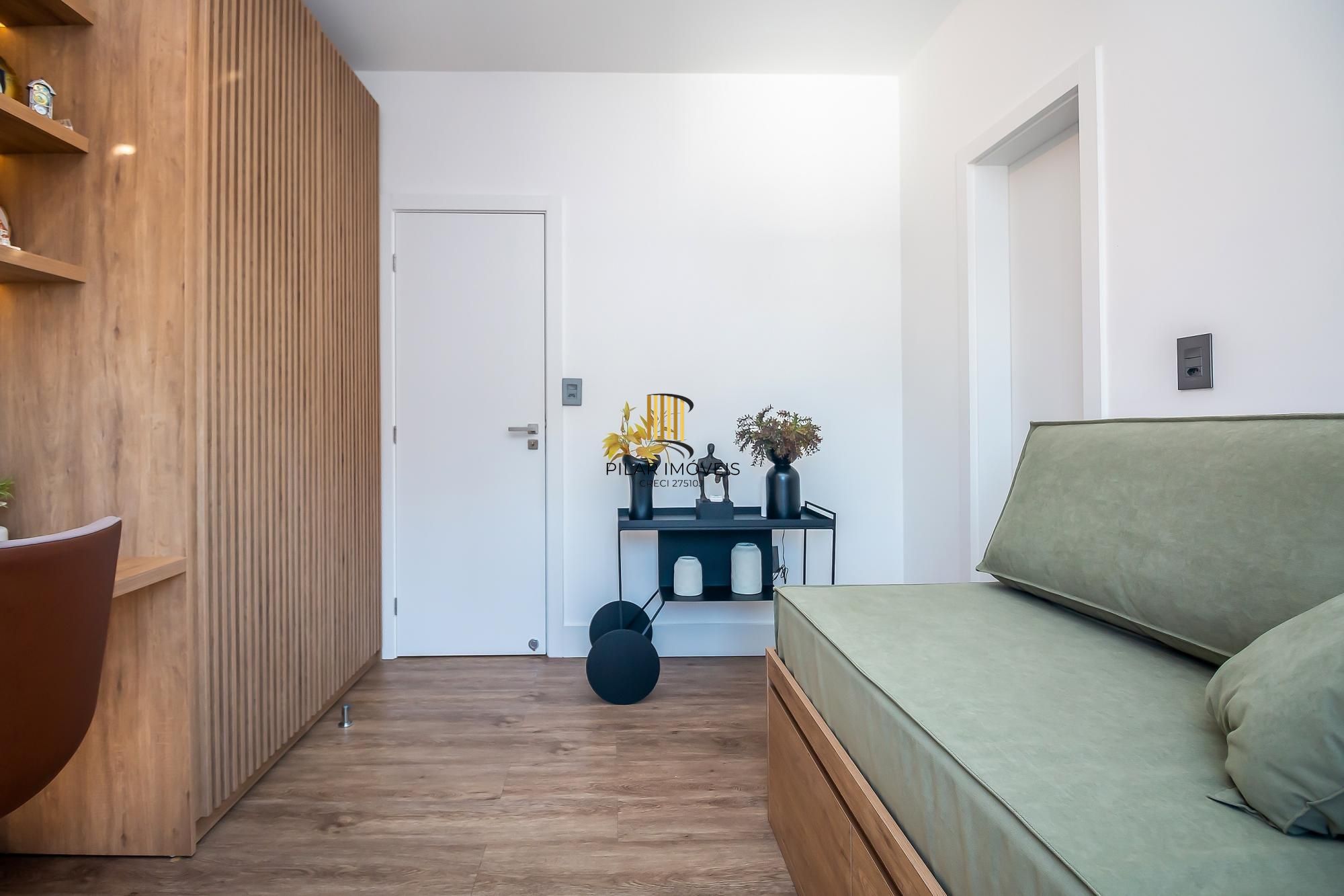 Apartamento NOVO, 100% mobiliado, com 149,84m² de área privativa, 3 suítes e 2 vagas de garagem.