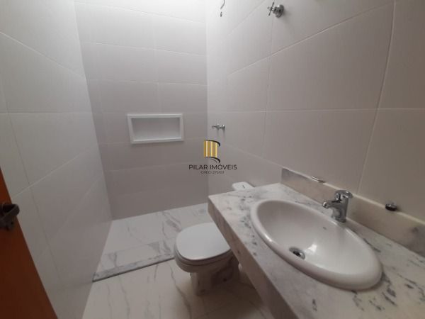 Sobrado em Porto Alegre, no bairro Aberta dos Morros, com 2 dormitório(s), e 2 b