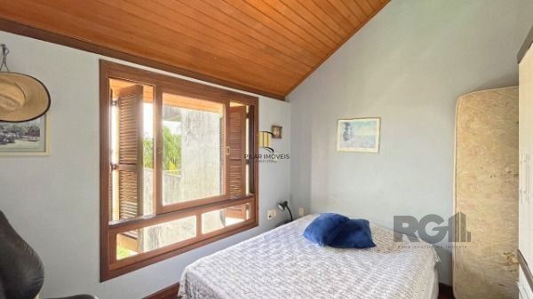 Casa em Porto Alegre, no bairro Ipanema, com 3 dormitório(s), à venda.