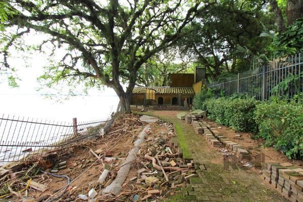 Casa em Porto Alegre, no bairro Pedra Redonda, com 7 dormitório(s), e 7 banheiro