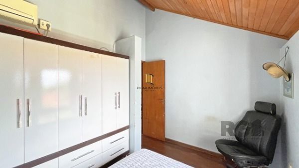 Casa em Porto Alegre, no bairro Ipanema, com 3 dormitório(s), à venda.