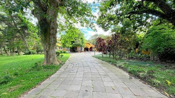Casa em Porto Alegre, no bairro Pedra Redonda, com 7 dormitório(s), e 7 banheiro