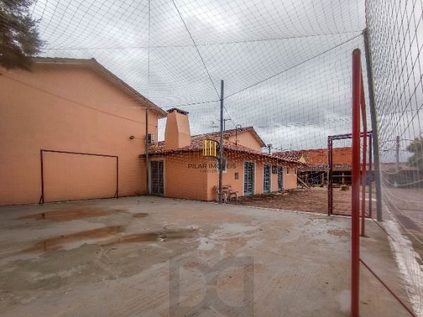 Ótima casa em condomínio, com 2 dormitórios.