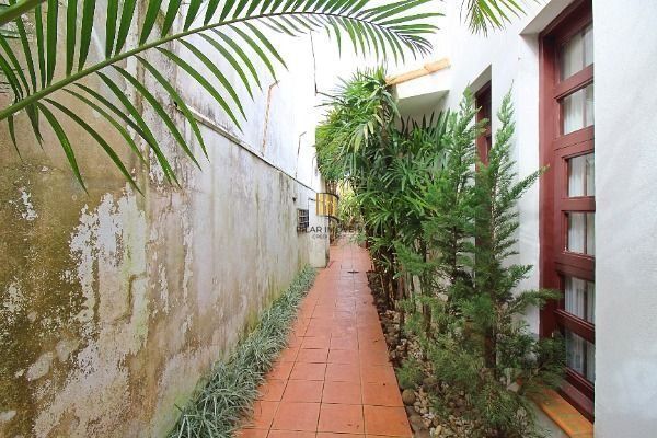 Casa em Porto Alegre, no bairro Guarujá, com 3 dormitório(s), à venda.
