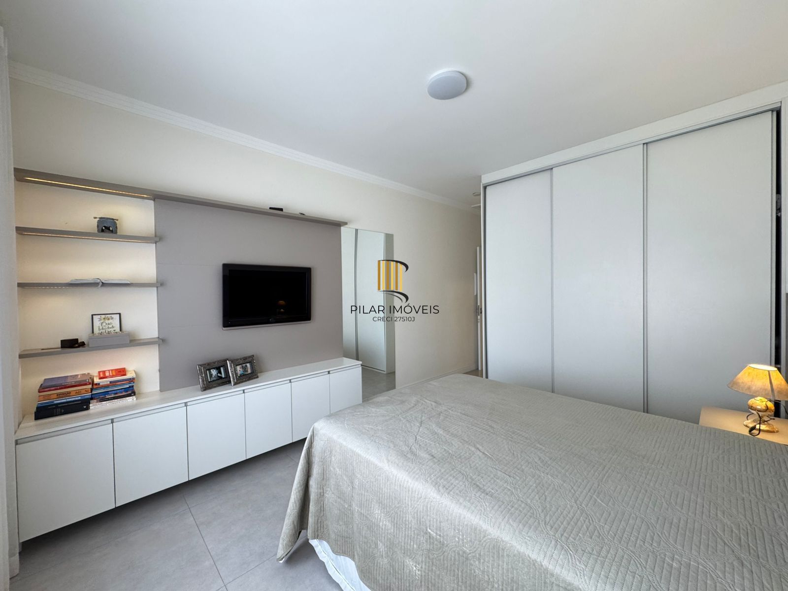 Casa térrea com pátio , 3d , 1 suíte, Condomínio Reserva do Lago I - Hípica