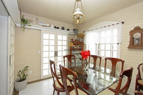 Sobrado para Venda - 208m², 3 dormitórios, sendo 1 suites, 4 vagas - Nonoai