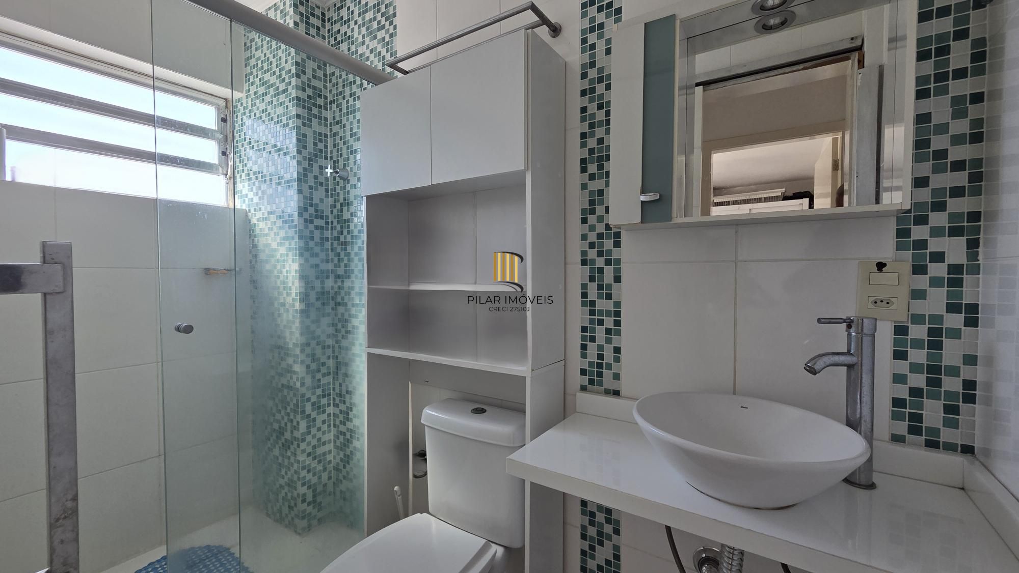 Cobertura duplex com 2 dormitórios e 1 vaga de garagem no bairro Menino Deus – 108,7 m² privativos