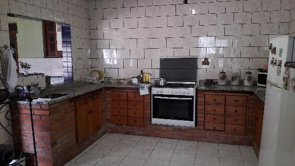 Casa em Porto Alegre, no bairro Aberta dos Morros, com 4 dormitório(s), e 4 banh