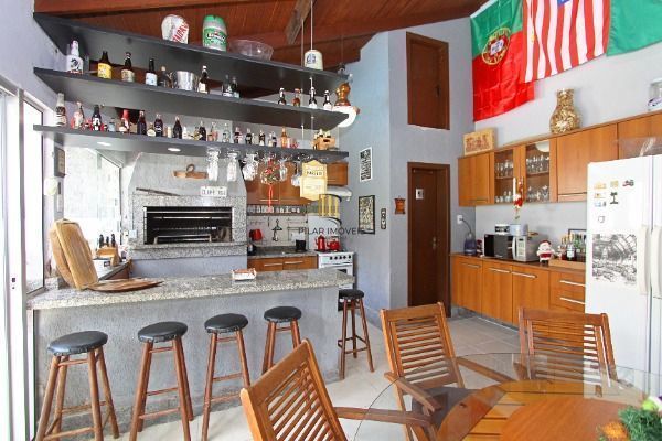 Sobrado para Venda - 208m², 3 dormitórios, sendo 1 suites, 4 vagas - Nonoai