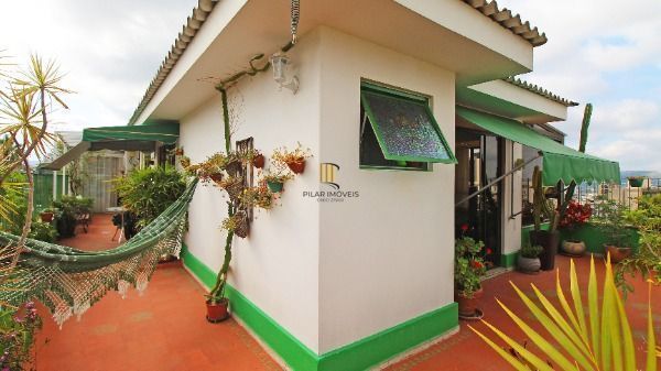 Cobertura em Porto Alegre, no bairro Petrópolis, com 3 dormitório(s), e 3 banhei