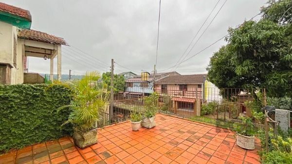 Casa em Porto Alegre, no bairro Cavalhada, com 4 dormitório(s), e 4 banheiros, à