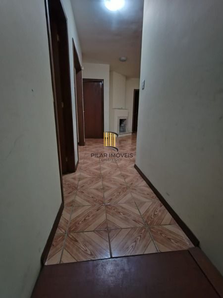 Casa em Porto Alegre, no bairro Vila Nova, com 4 dormitório(s), e 4 banheiros, à