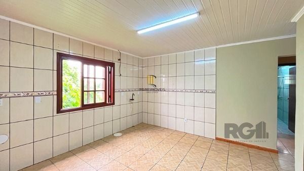 Casa em Porto Alegre, no bairro Vila Nova, com 2 dormitório(s), à venda.