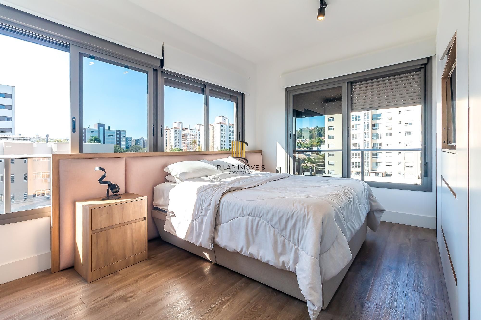 Apartamento NOVO, 100% mobiliado, com 149,84m² de área privativa, 3 suítes e 2 vagas de garagem.