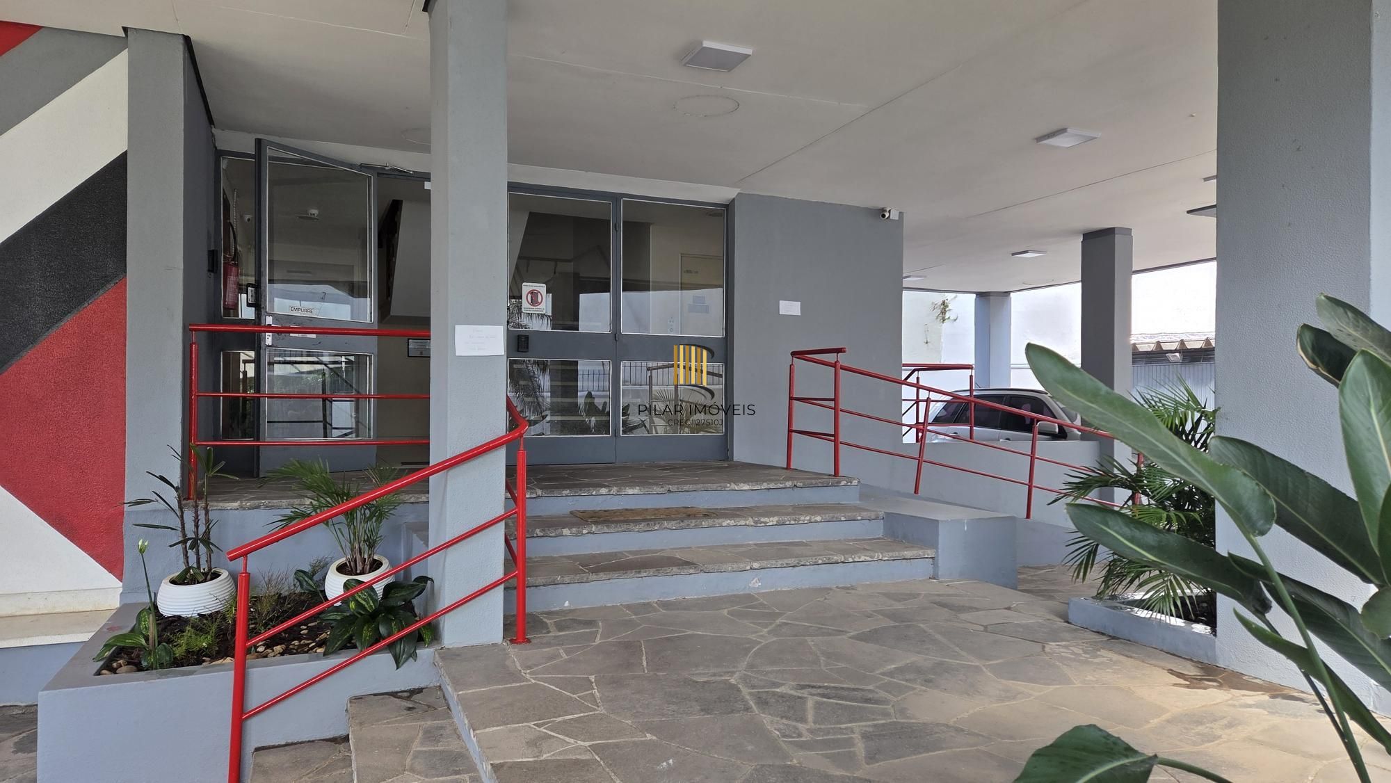 Cobertura duplex com 2 dormitórios e 1 vaga de garagem no bairro Menino Deus – 108,7 m² privativos