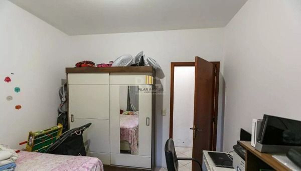 Casa em Porto Alegre, no bairro Cavalhada, com 5 dormitório(s), e 5 banheiros, à