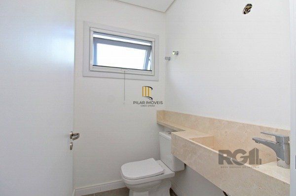 Casa em Porto Alegre, no bairro Jardim Isabel, com 3 dormitório(s), e 3 banheiro