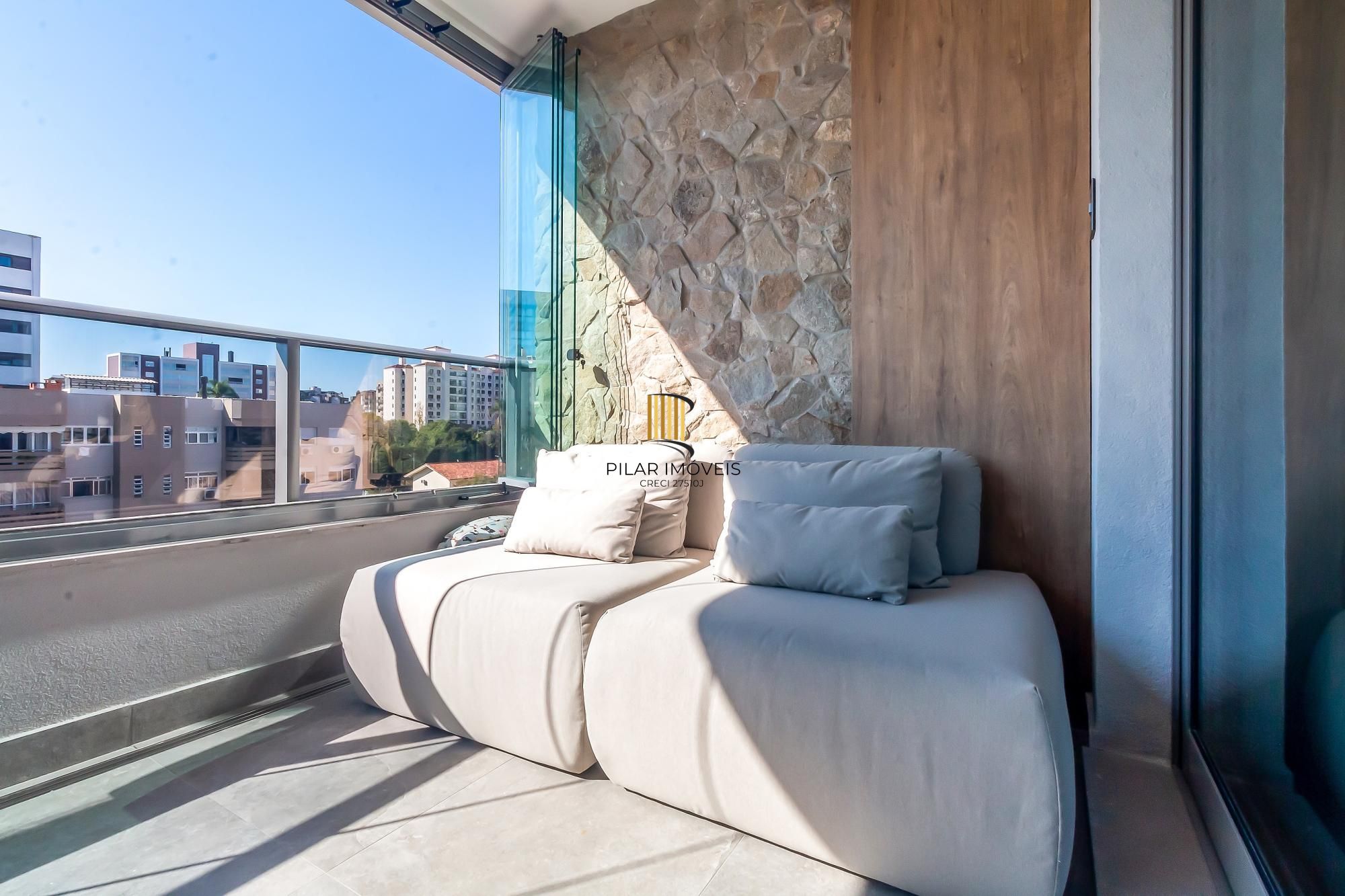 Apartamento NOVO, 100% mobiliado, com 149,84m² de área privativa, 3 suítes e 2 vagas de garagem.