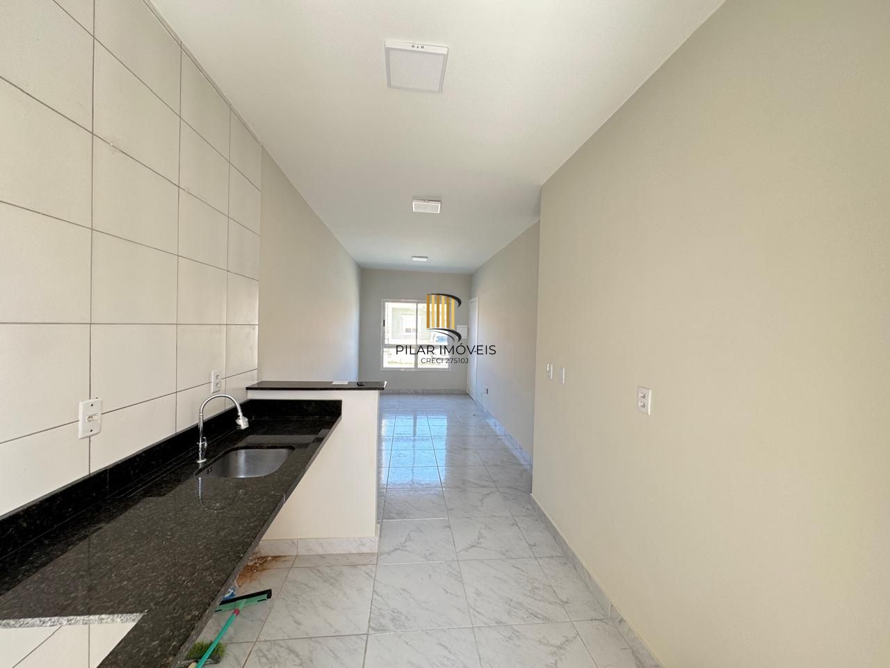 Carrara- Casa térrea 2 dormitórios, reformada , com 2 vagas , churrasqueira