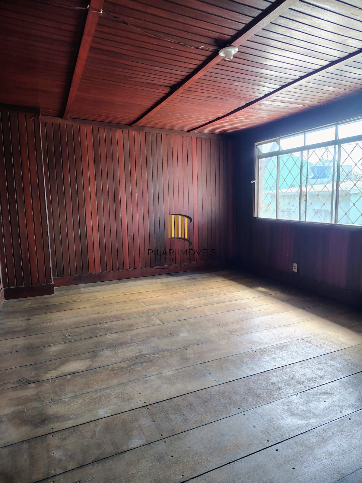 Residência com 3 dormitórios sendo 1 suíte á venda bairro Medianeira