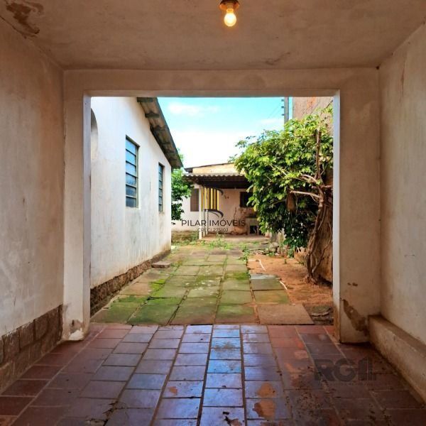 Casa em Porto Alegre, no bairro Cavalhada, com 3 dormitório(s), e 3 banheiros, à