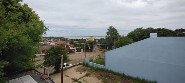 Casa em Porto Alegre, no bairro Espírito Santo, com 3 dormitório(s), e 3 banheir