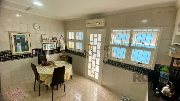 Casa em Porto Alegre, no bairro Vila Assunção, com 3 dormitório(s), e 3 banheiro