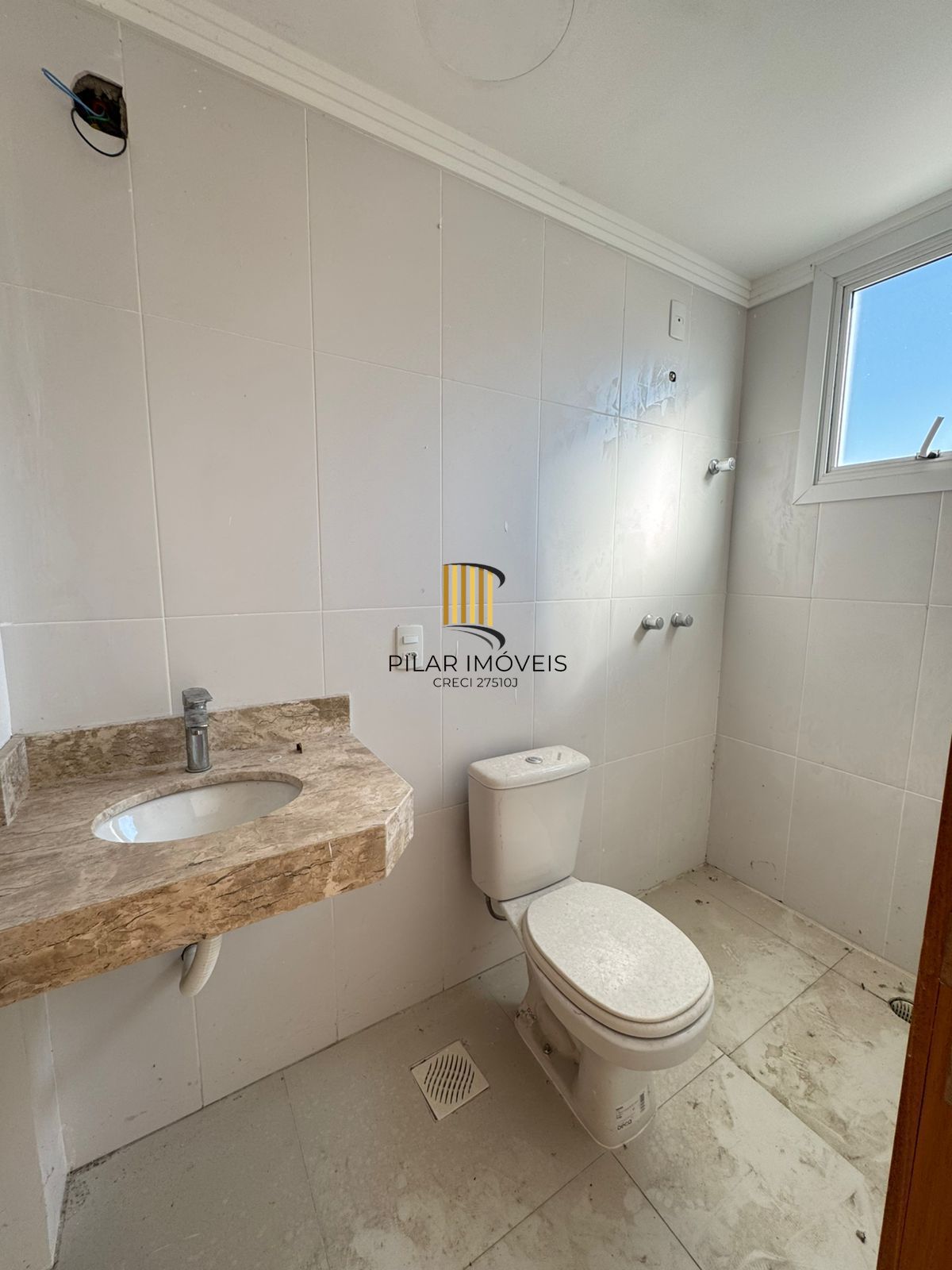 Residência com 3 suítes no Caminhos do Sol.