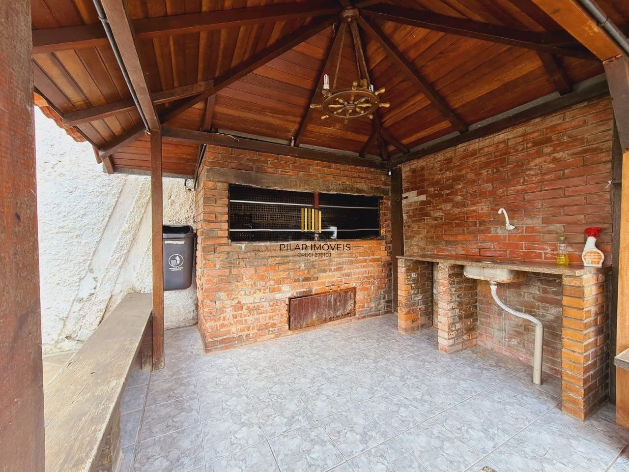 Ótimo apartamento com 2 dormitórias no bairro Menino Deus.