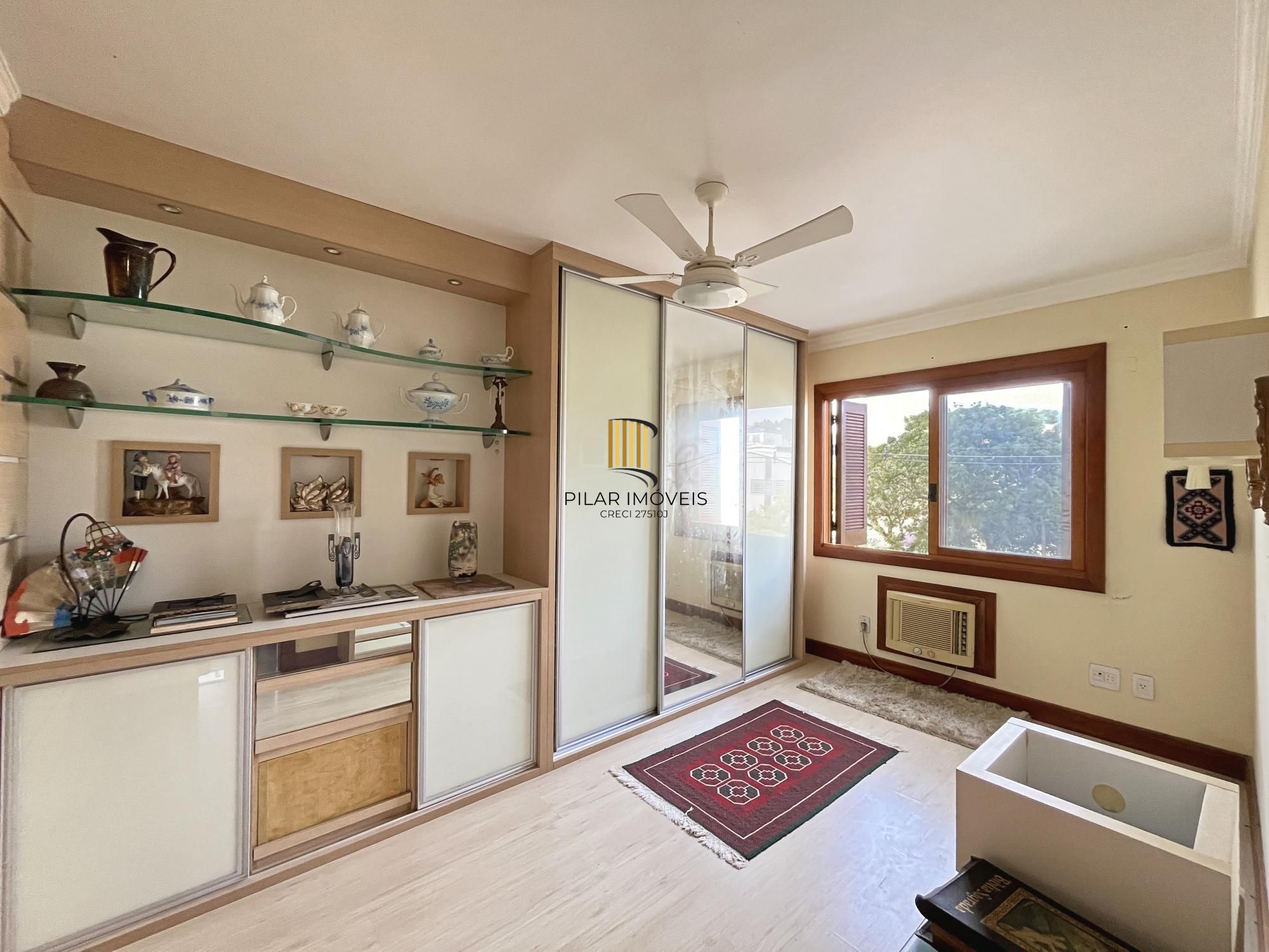 Apartamento na Tristeza  com 3 dormitórios, 1 suite, sacada , churrasqueira e 3 