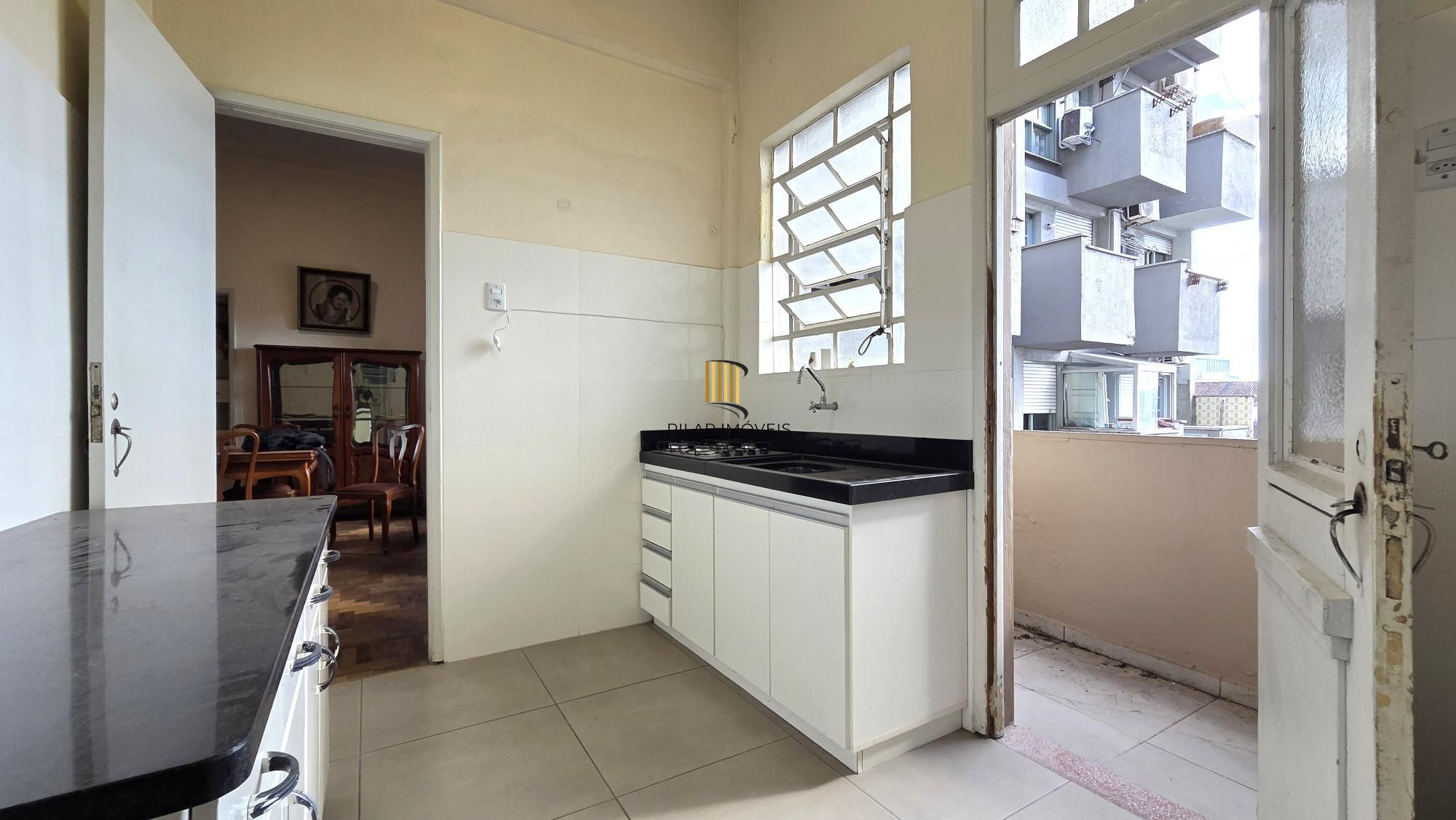 Excelente apartamento semi mobiliado com 87m2 e 2 dormitórios.