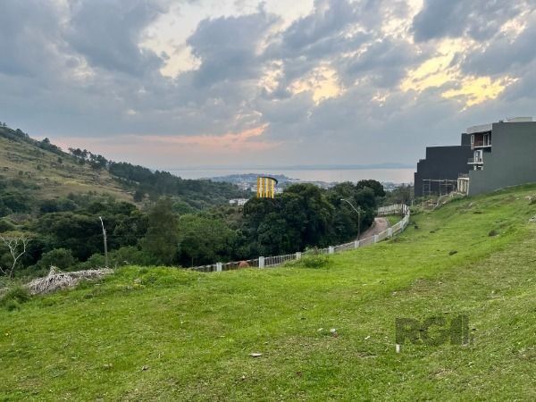 Terreno em Porto Alegre, no bairro Aberta dos Morros, à venda.