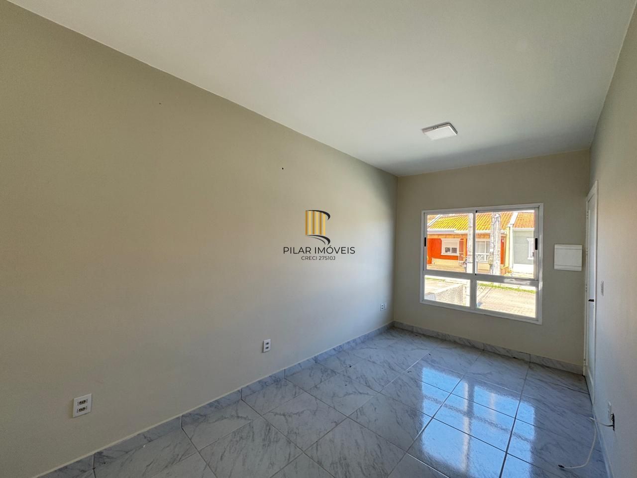 Carrara- Casa térrea 2 dormitórios, reformada , com 2 vagas , churrasqueira