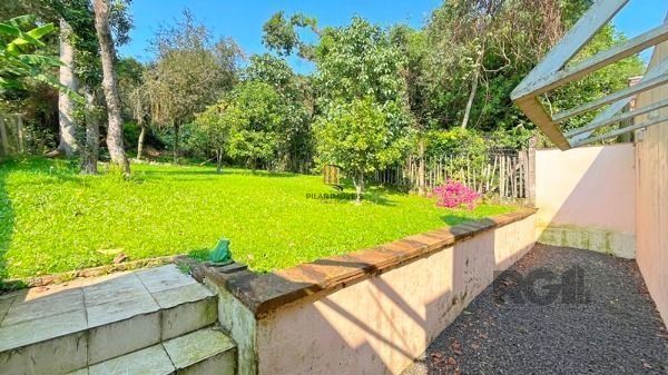 Casa em Porto Alegre, no bairro Nonoai, com 4 dormitório(s), à venda.