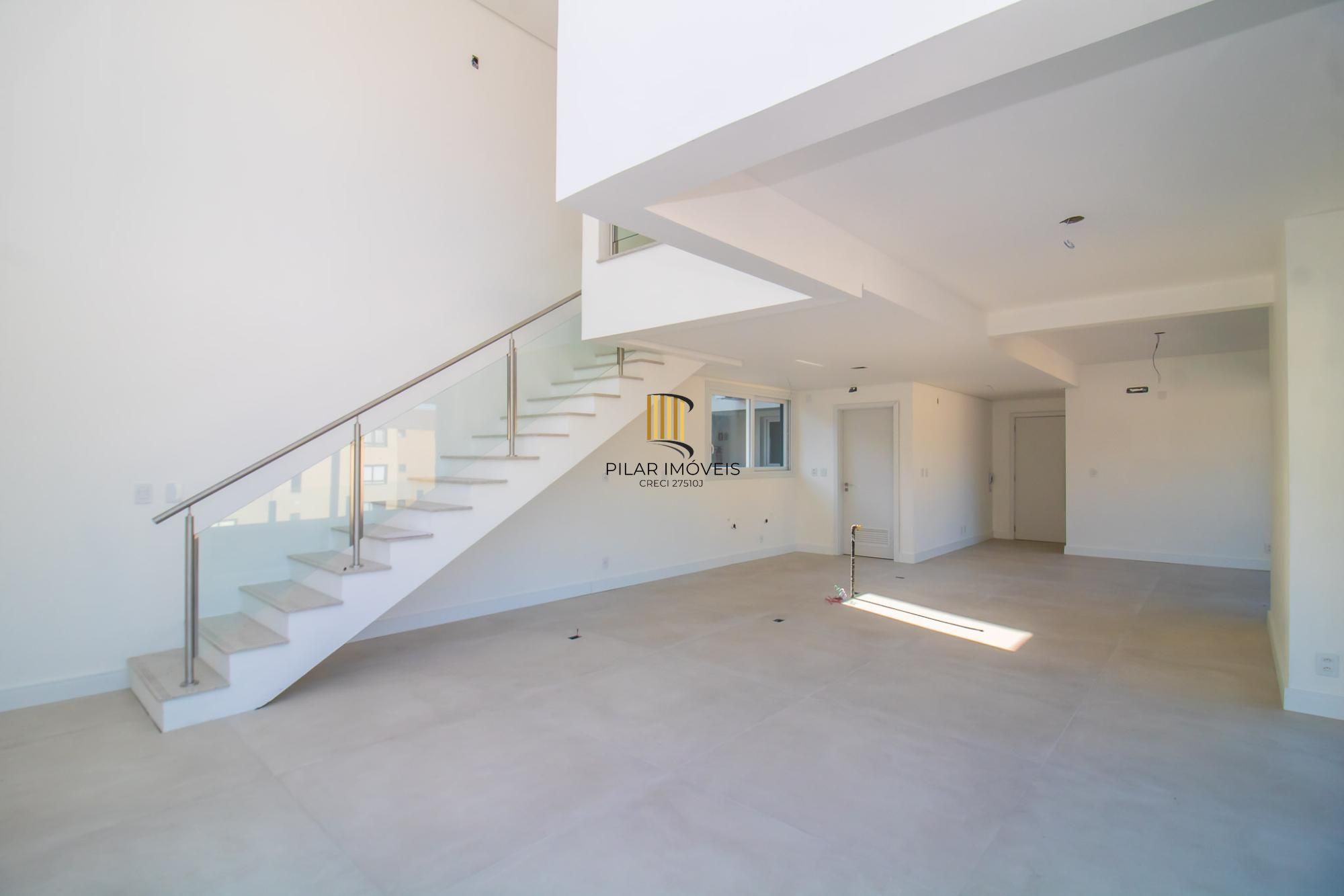 APARTAMENTO DUPLEX - 177m², 3 dormitórios, sendo 3 suites, Menino Deus