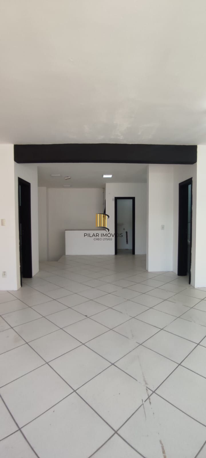 Ótima loja com mezanino, em ótima localização com estacionamento.