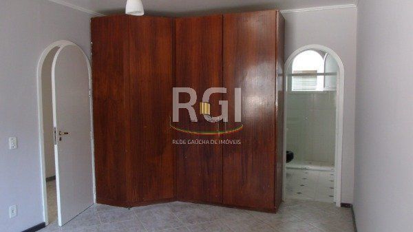 Casa para Venda - 340m², 3 dormitórios, sendo 2 suites, 6 vagas - Jardim Isabel