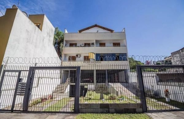 Apartamento em Porto Alegre, no bairro Medianeira, com 2 dormitório(s), e 2 banh