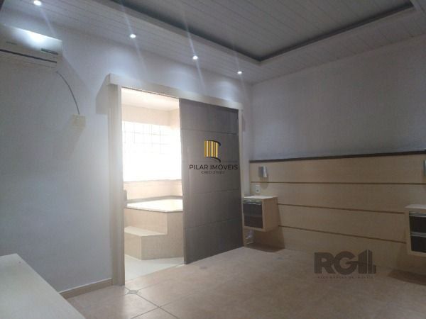 Casa em Porto Alegre, no bairro Restinga, com 4 dormitório(s), e 4 banheiros, à 