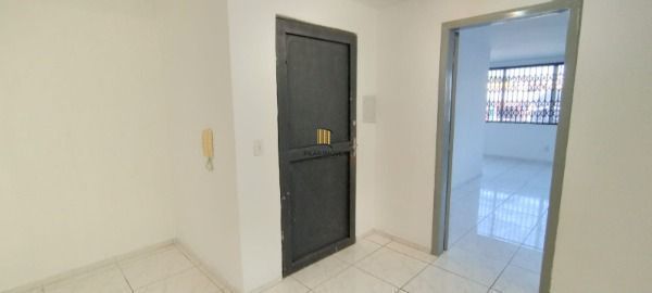 Conjunto/Sala em Porto Alegre, no bairro Camaquã, à venda.