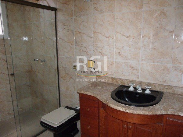 Casa para Venda - 340m², 3 dormitórios, sendo 2 suites, 6 vagas - Jardim Isabel