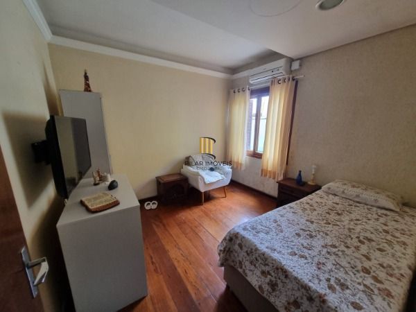 Sobrado em Porto Alegre, no bairro Ponta Grossa, com 4 dormitório(s), e 4 banhei