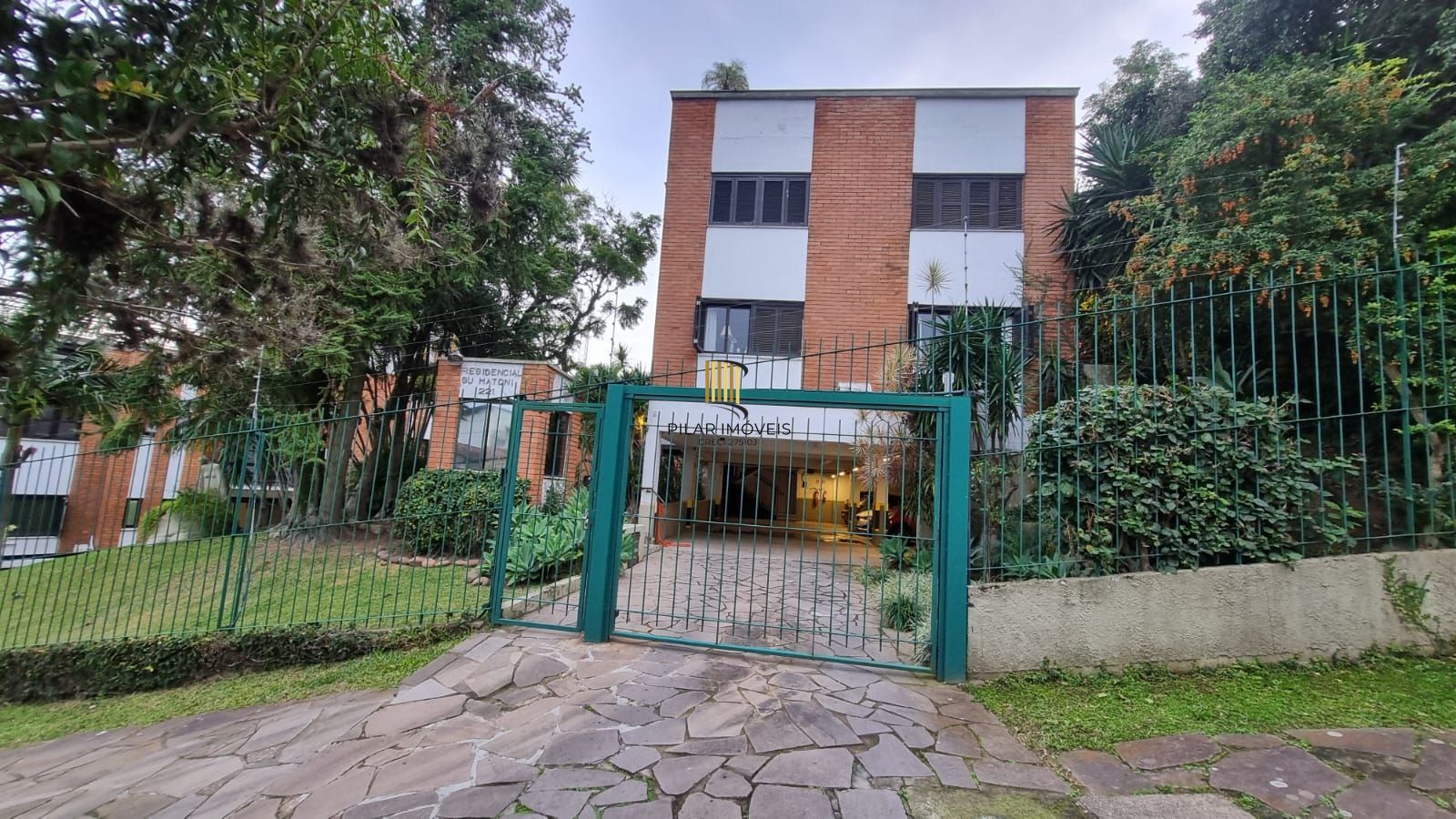 Ótimo apartamento Garden, 3 dormitórios, 1 suíte, lareira, sacada, no bairro Cristal. - Pilar Imóveis