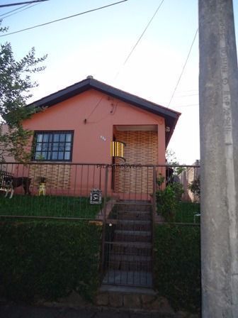 Casa em Porto Alegre, no bairro Espírito Santo, com 2 dormitório(s), e 2 banheir - Pilar Imóveis
